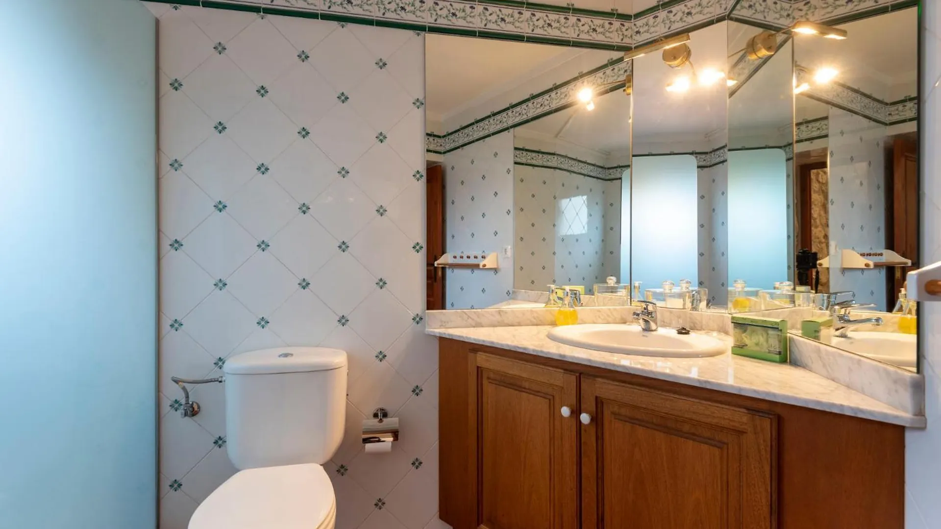 Hostal Can Xicu Capmany 3*,