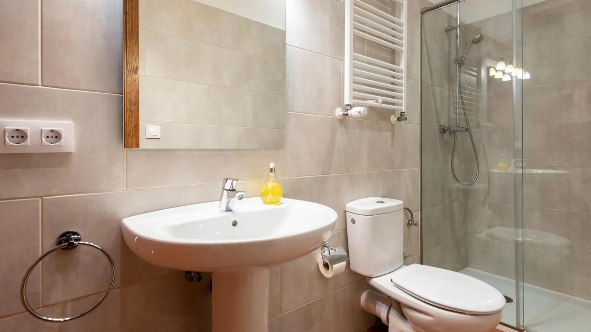 Hostal Can Xicu Capmany Hotel